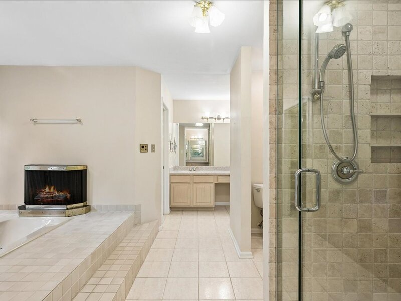 30 Brierfield Court Lake Bluff IL 60044