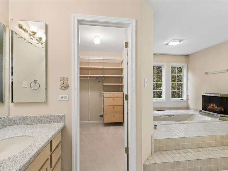 30 Brierfield Court Lake Bluff IL 60044