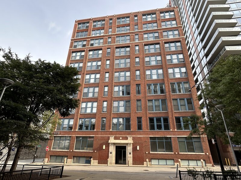 124 W Polk Street Chicago IL 60605