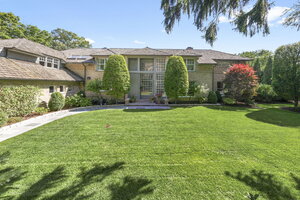 Photo of 1177 Edgewood Road Lake Forest IL 60045