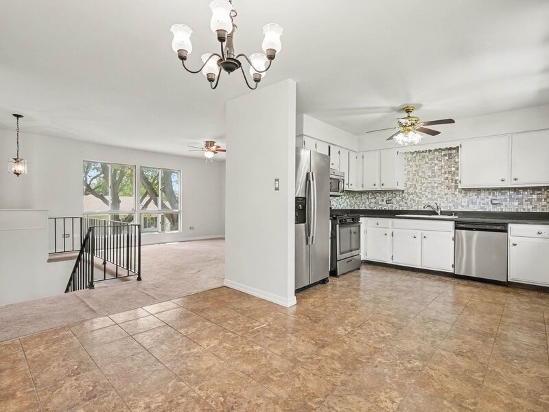945 Surrey Court Joliet IL 60431