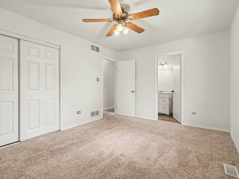 945 Surrey Court Joliet IL 60431
