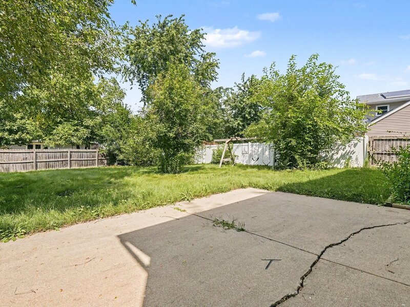 945 Surrey Court Joliet IL 60431