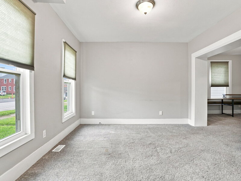 1427 W 4th Street Davenport IA 52802