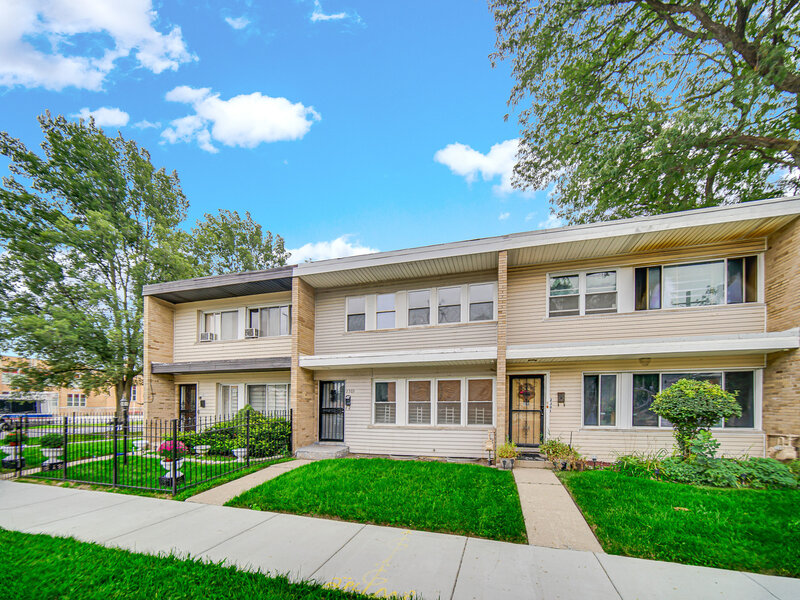 2303 E 100th Street Chicago IL 60617