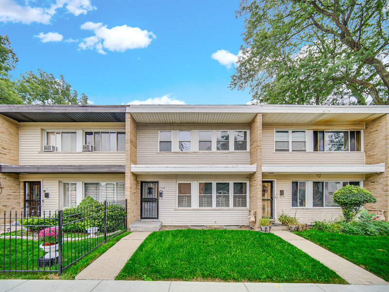 2303 E 100th Street Chicago IL 60617