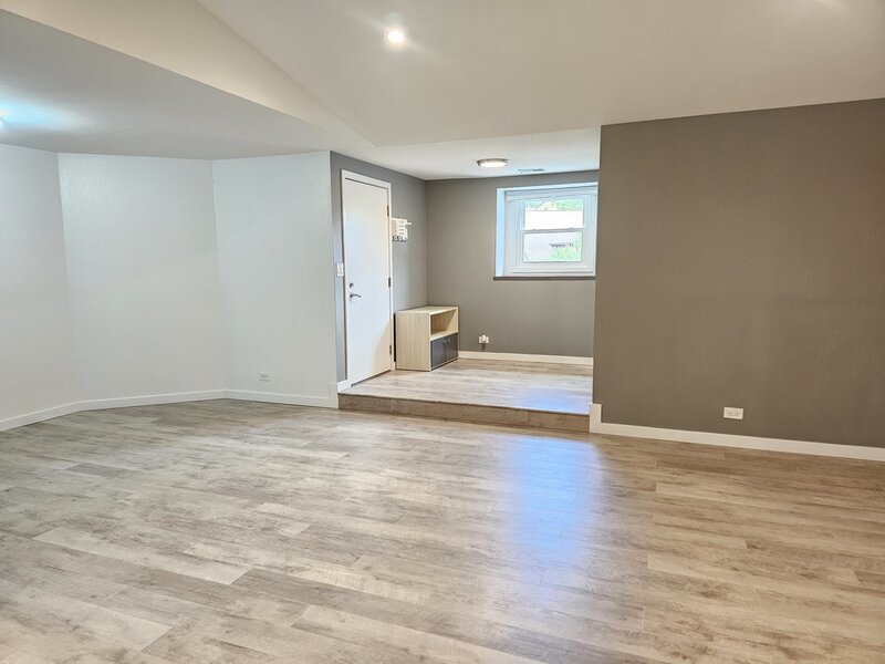183 Grove Avenue Des Plaines IL 60016