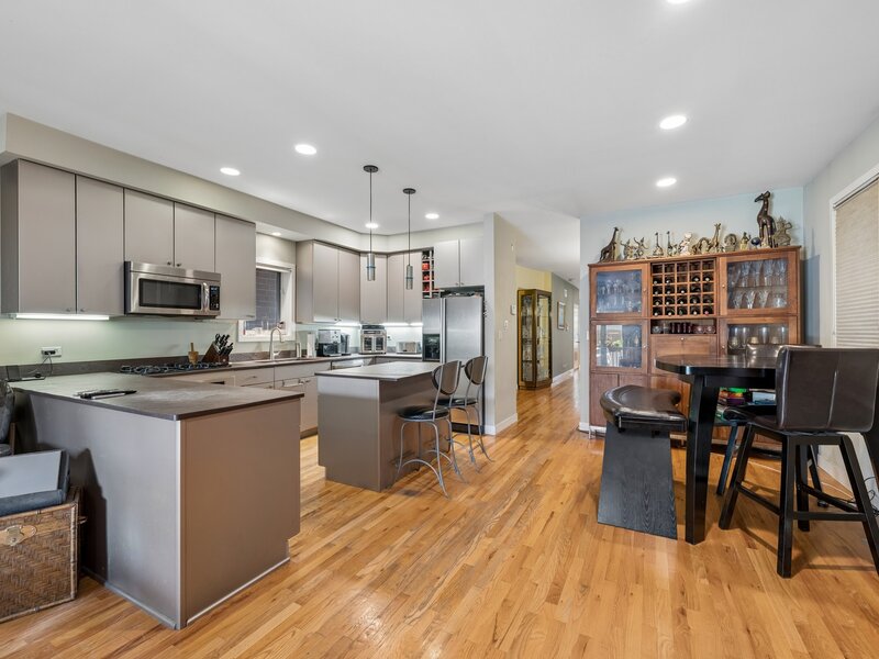 841 W Buckingham Place Chicago IL 60657