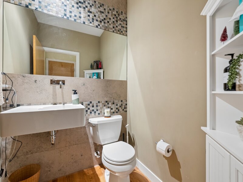 841 W Buckingham Place Chicago IL 60657