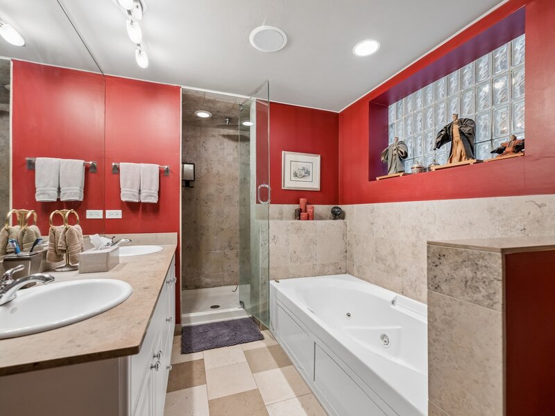 841 W Buckingham Place Chicago IL 60657