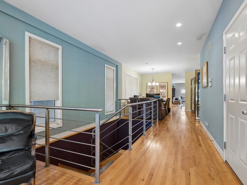 841 W Buckingham Place Chicago IL 60657