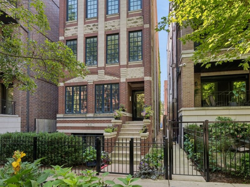841 W Buckingham Place Chicago IL 60657