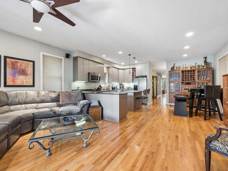 841 W Buckingham Place Chicago IL 60657