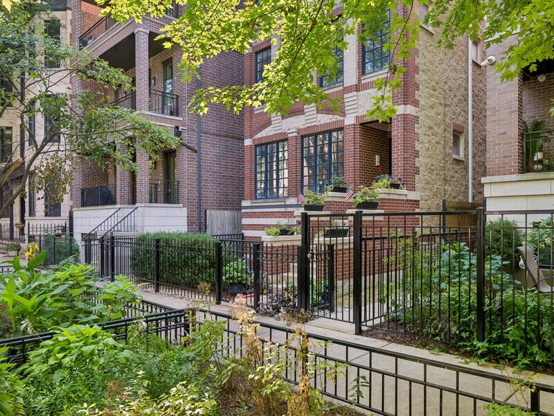 841 W Buckingham Place Chicago IL 60657