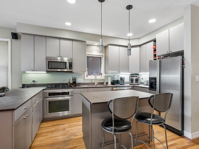 841 W Buckingham Place Chicago IL 60657