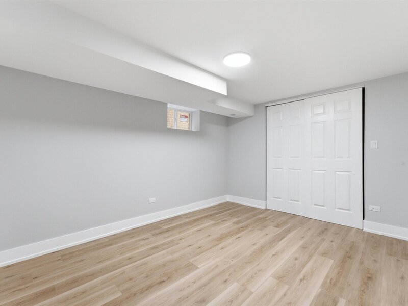 657 E 100th Place Chicago IL 60628