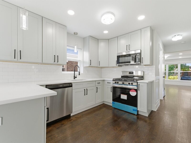 657 E 100th Place Chicago IL 60628