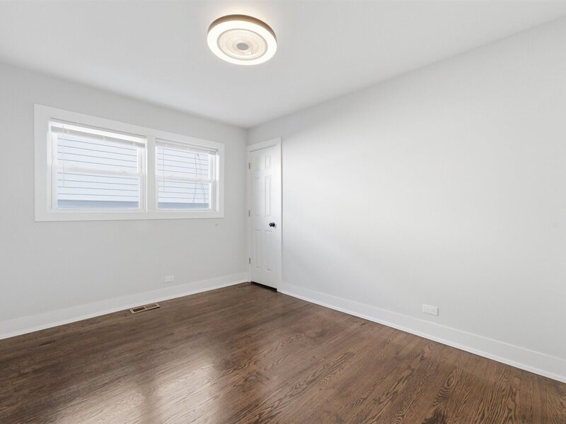 657 E 100th Place Chicago IL 60628