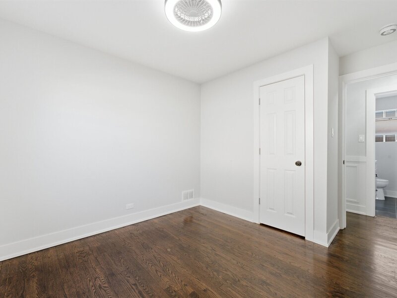 657 E 100th Place Chicago IL 60628