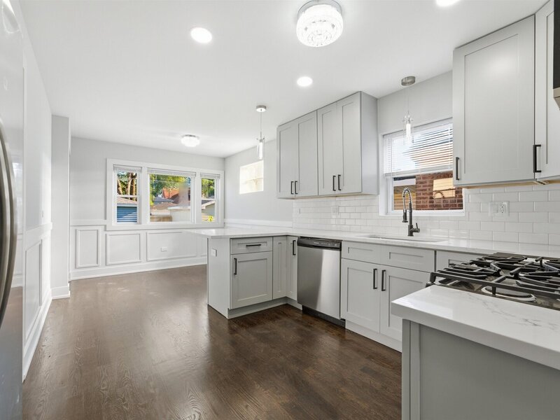 657 E 100th Place Chicago IL 60628