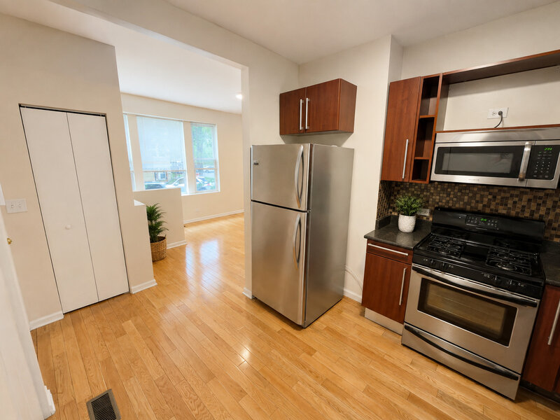 3105 W Argyle Street Chicago IL 60625
