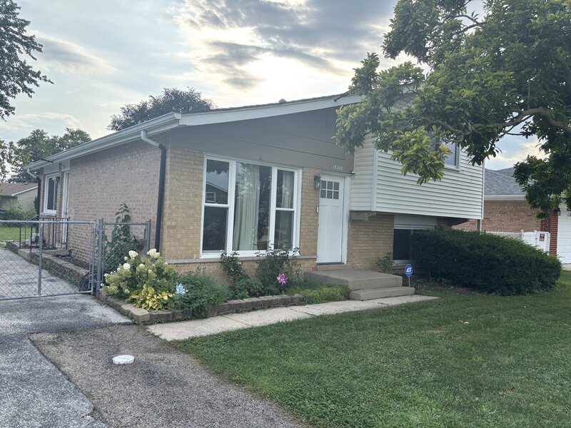 15208 Lawndale Avenue Midlothian IL 60445