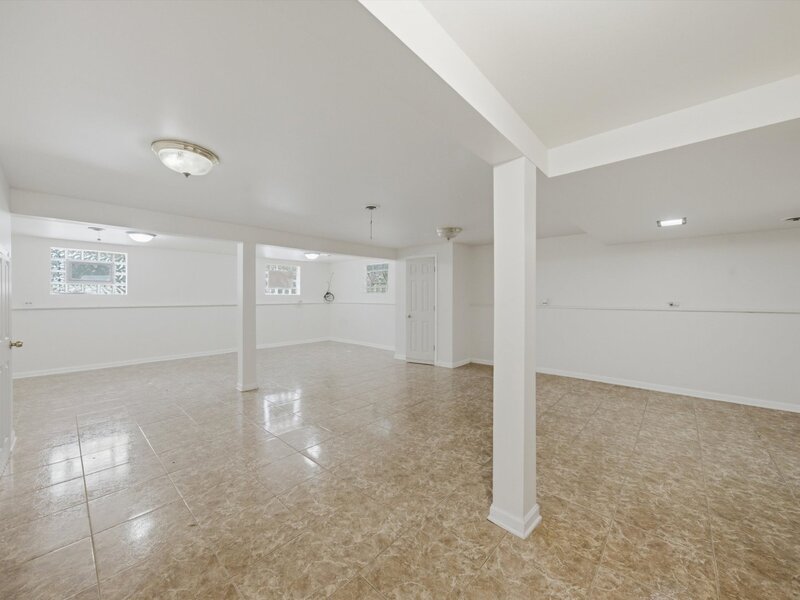15531 Woodlawn East Avenue South Holland IL 60473