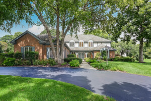 Photo of 5 Regent Court Burr Ridge IL 60527