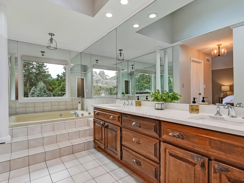 5 Regent Court Burr Ridge IL 60527