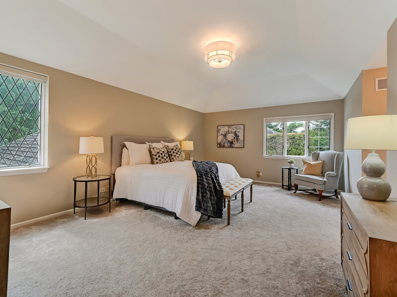 5 Regent Court Burr Ridge IL 60527