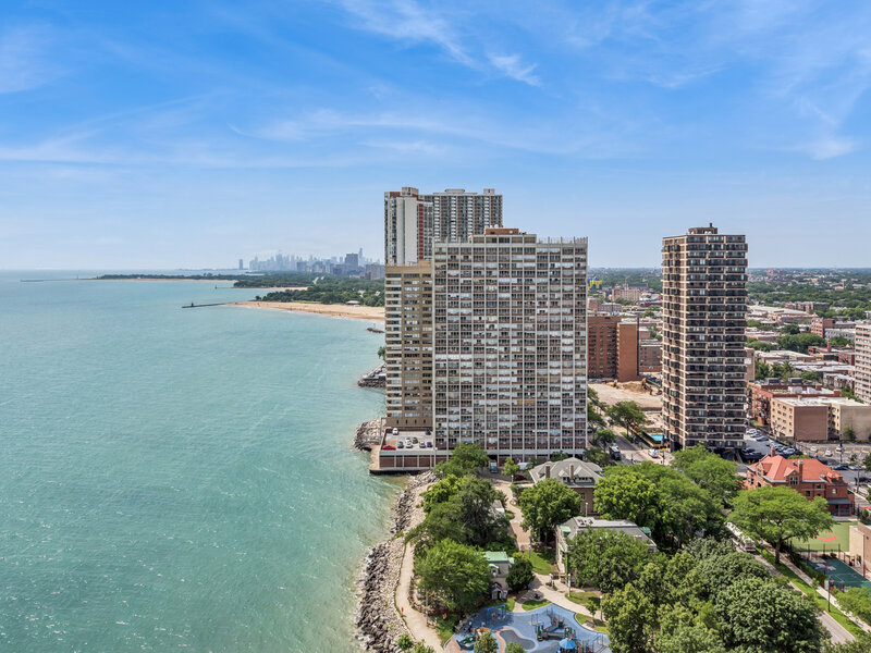 6301 N Sheridan Road Chicago IL 60660