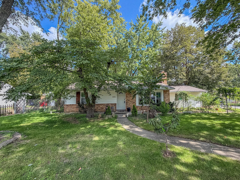 910 Maplepark Drive Champaign IL 61821