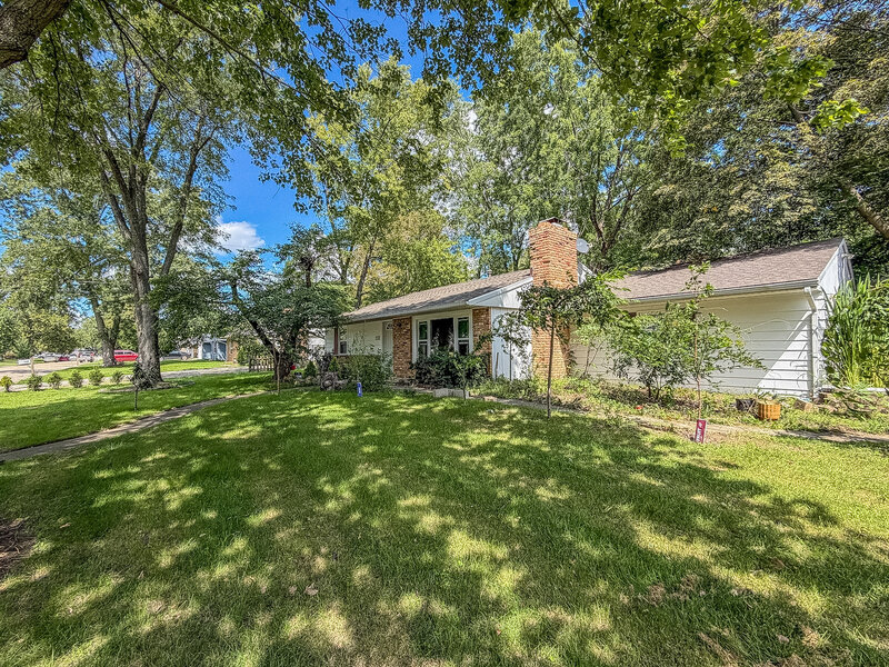 910 Maplepark Drive Champaign IL 61821