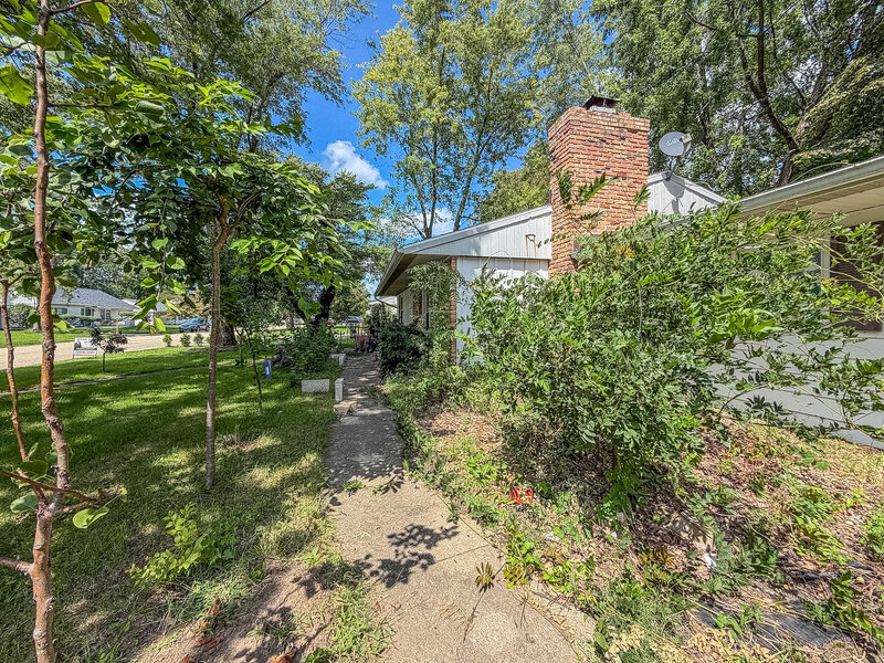 910 Maplepark Drive Champaign IL 61821