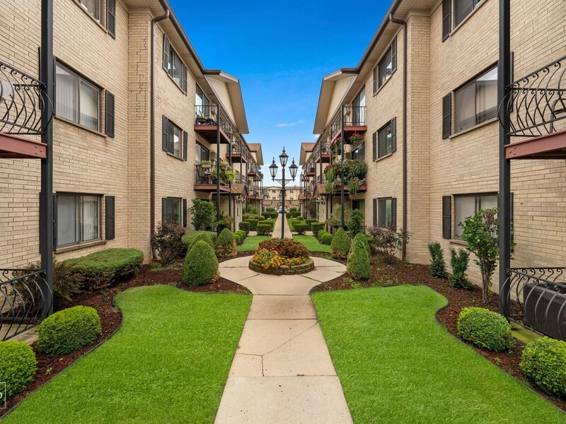 5151 N East River Road Chicago IL 60656