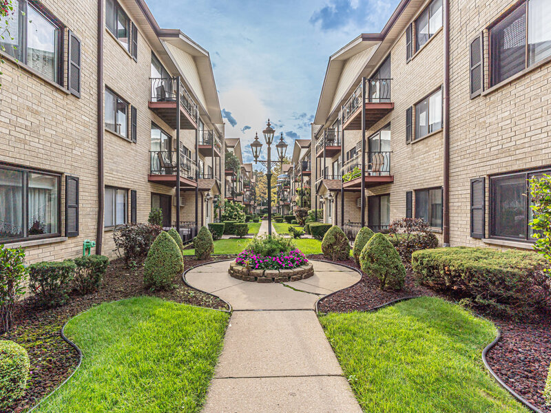 5151 N East River Road Chicago IL 60656