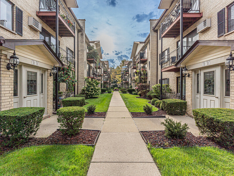 5151 N East River Road Chicago IL 60656