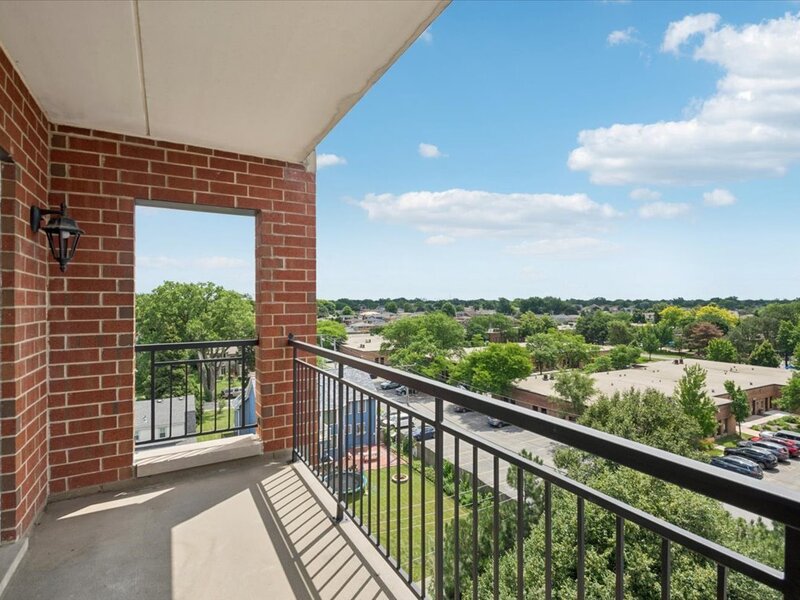 5555 N Cumberland Avenue Chicago IL 60656