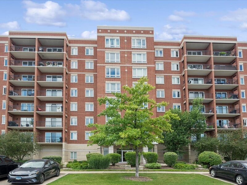 5555 N Cumberland Avenue Chicago IL 60656