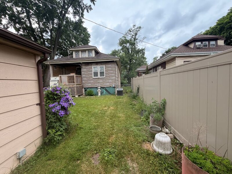 10753 S Hale Avenue Chicago IL 60643