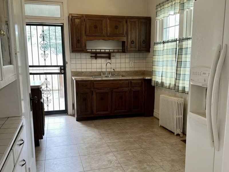 10753 S Hale Avenue Chicago IL 60643