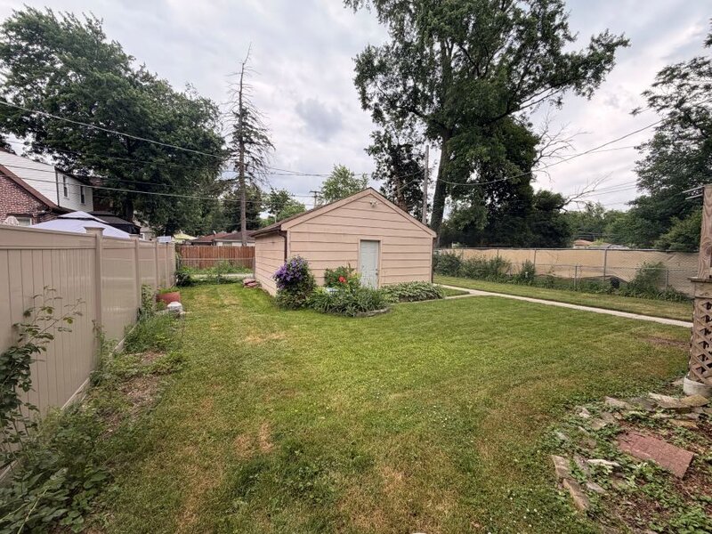 10753 S Hale Avenue Chicago IL 60643