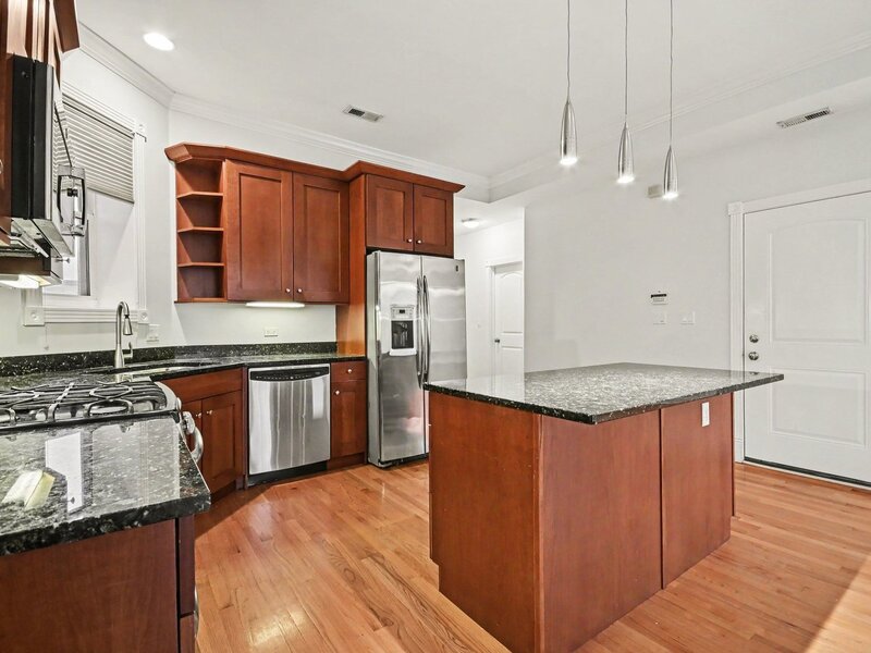 5210 N Winthrop Avenue Chicago IL 60640