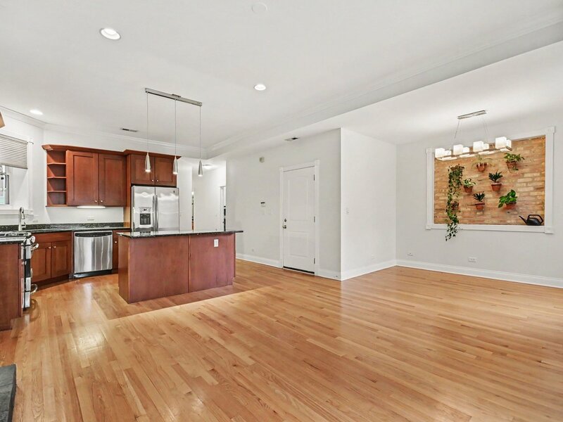5210 N Winthrop Avenue Chicago IL 60640