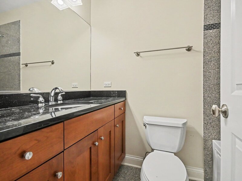 5210 N Winthrop Avenue Chicago IL 60640