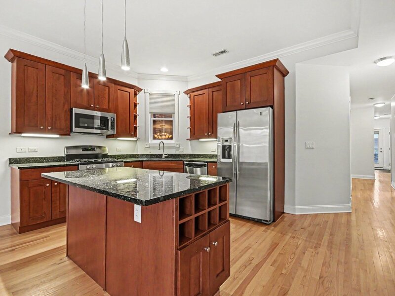 5210 N Winthrop Avenue Chicago IL 60640