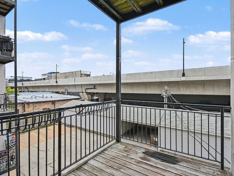 5210 N Winthrop Avenue Chicago IL 60640