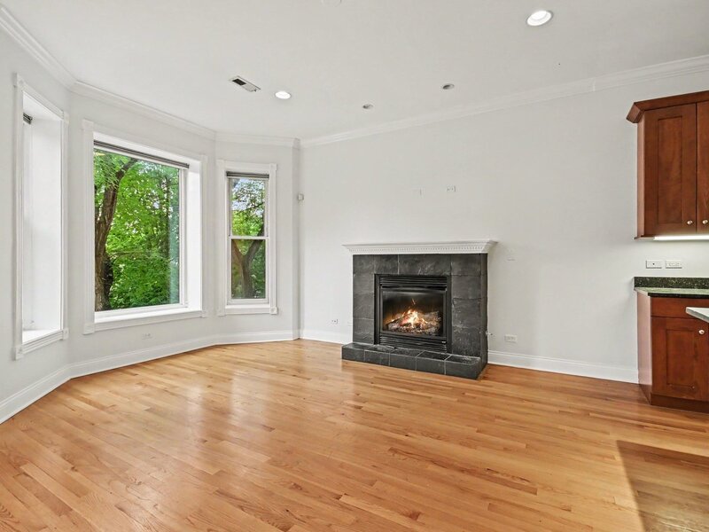 5210 N Winthrop Avenue Chicago IL 60640
