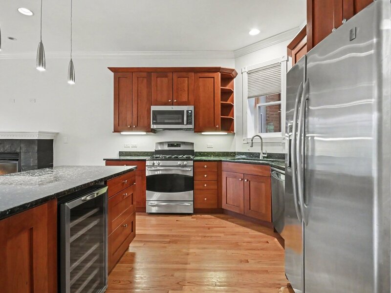 5210 N Winthrop Avenue Chicago IL 60640