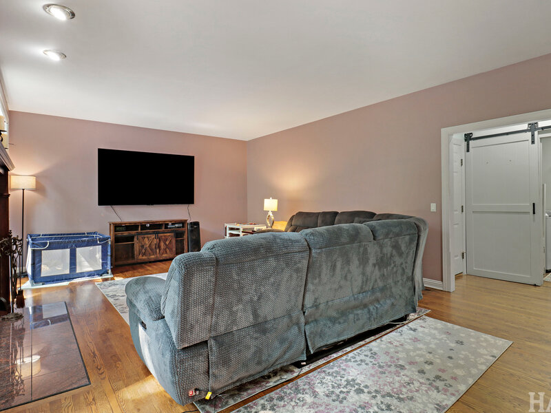 2708 Whiting Court Mchenry IL 60050